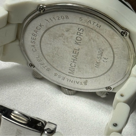 Micheal Kors Jet Set White Sports Watch w/ Box - Picture 11 of 16